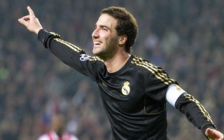 HTH.com|切尔西主场迎战阿森纳，蓝军誓破枪手不败金身，英超榜首大战一触即发